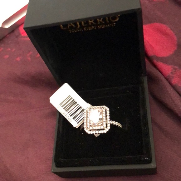 selling brand new engagement ring size 7.5 - Picture 4 of 5